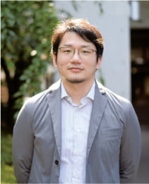 山崎 孝明