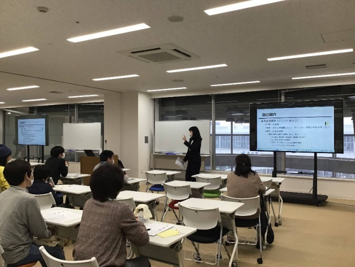 西浦先生のご講演の様子