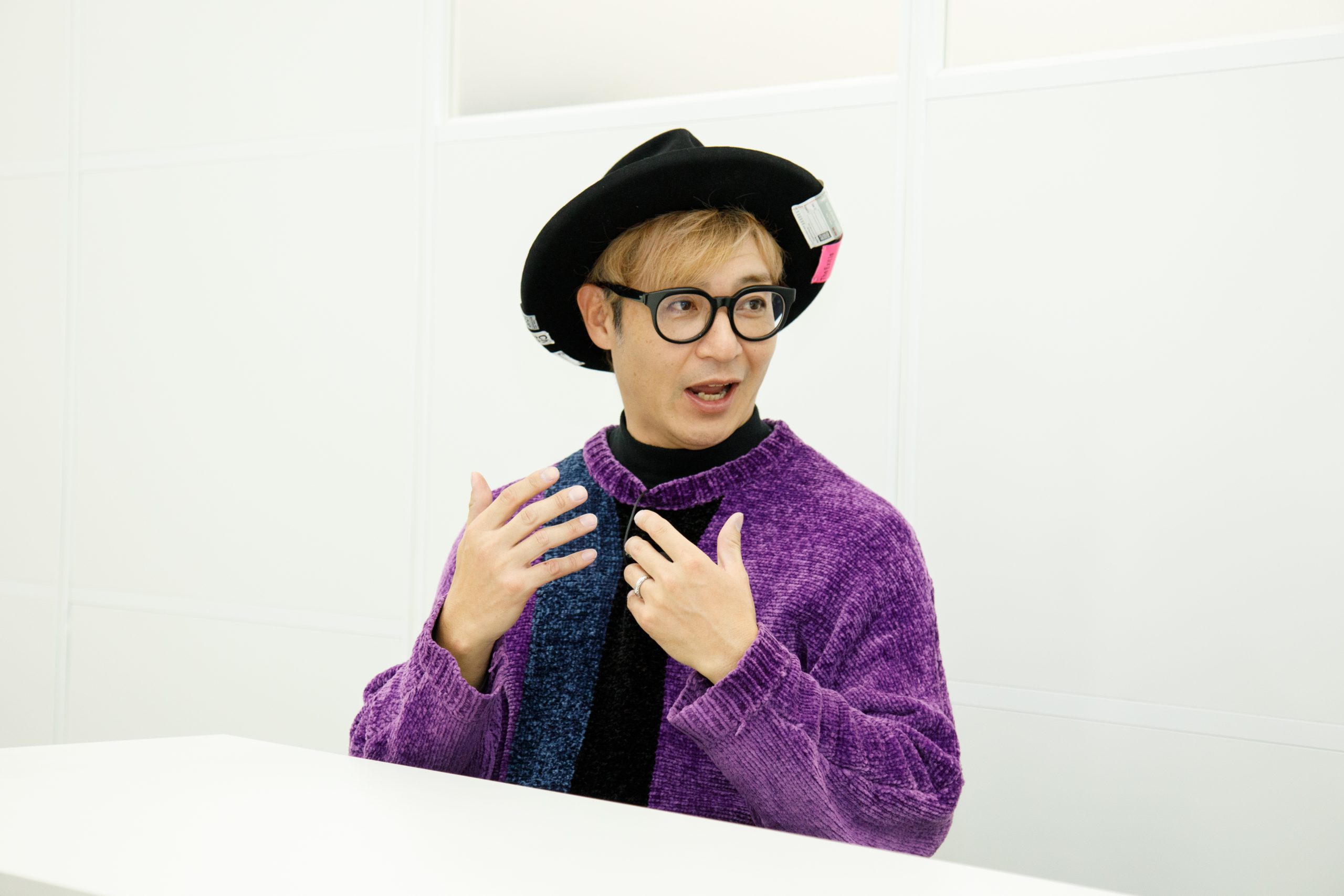 Mr. Tsuruno giving a talk01